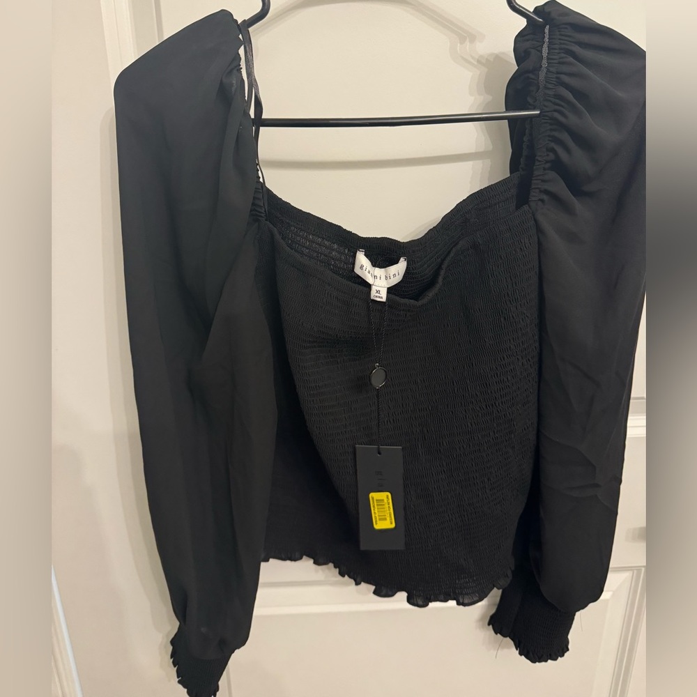 Gianni Bini - off the should black top